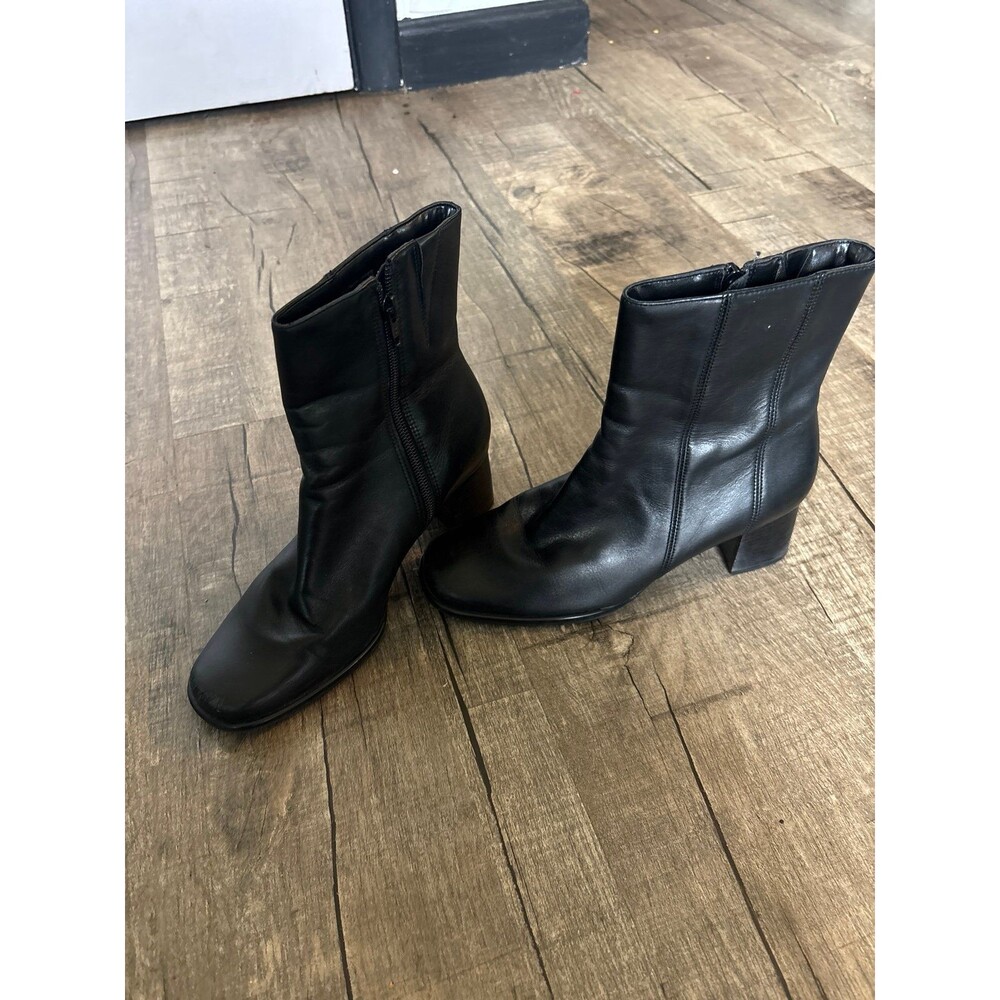 Women’s‎ black boots